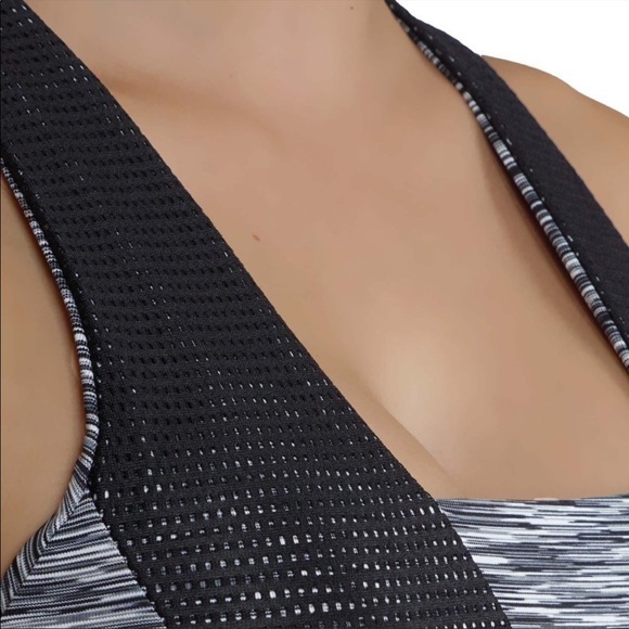 Flattering Yoga Sports Bra with Breathable Open Back - Picture 4 of 4